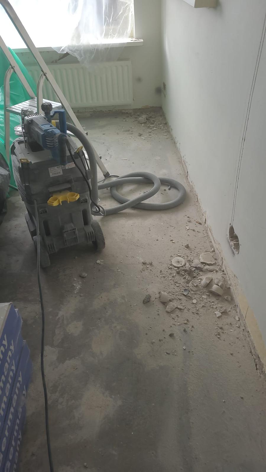 Sleufwerk en voorbereidend installatiewerk in een woning