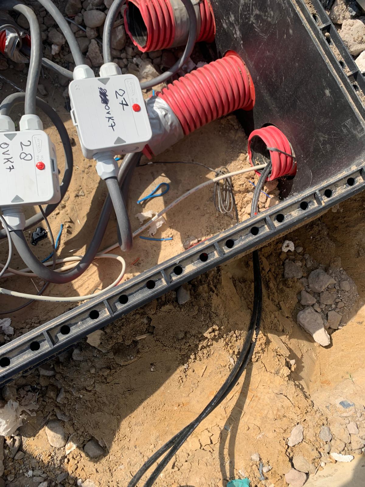 Buitenaansluitingen en bekabeling in de grond